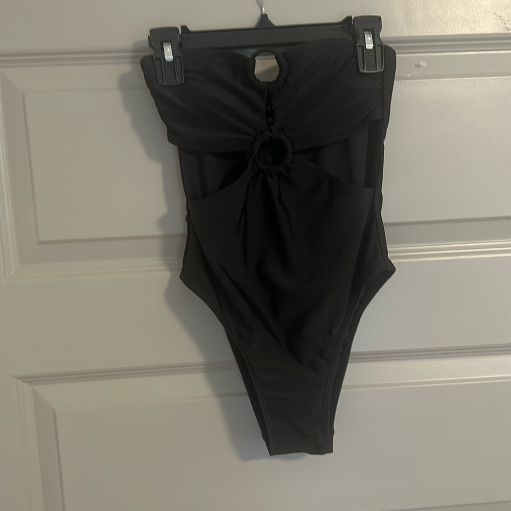Aeropostale extra small one pice bathing suit never worn really cute!